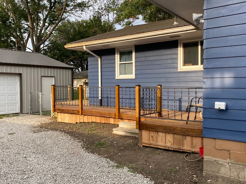 Building Photo - 606 E Jasper St