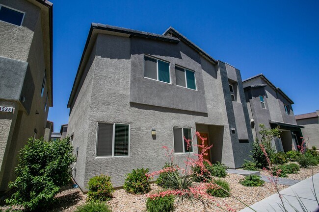 Primary Photo - Beautiful Home in Valley Vista Available S...