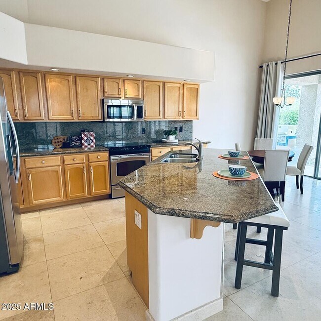 Building Photo - 4836 E Eden Dr