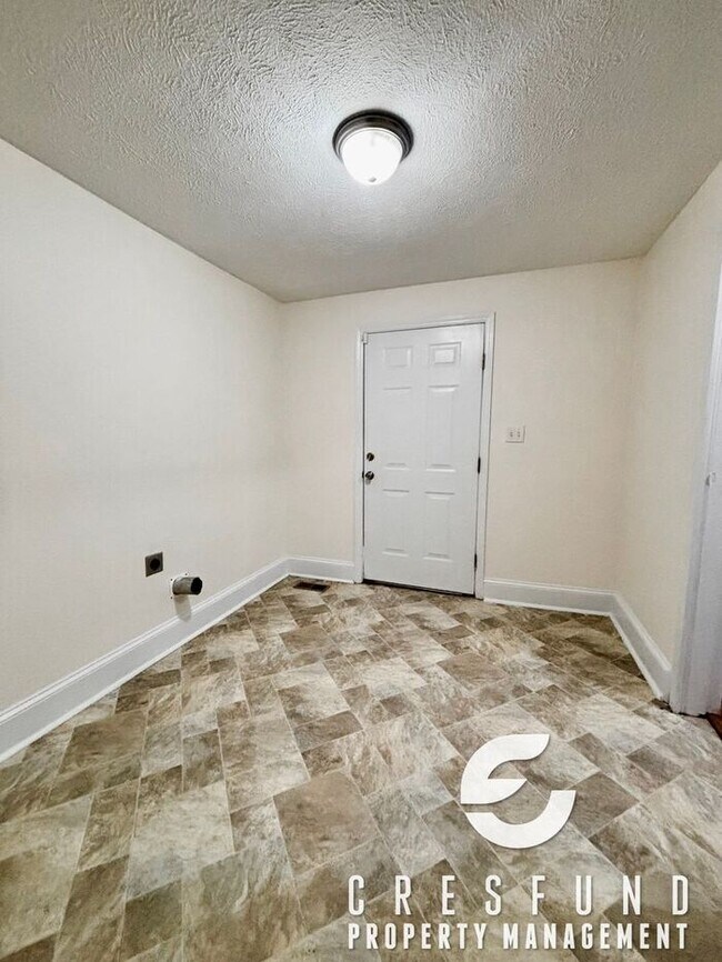 Building Photo - 3 Bed, 3 Bath located in HAYMOUNT - READY FOR MOVE IN TODAY!