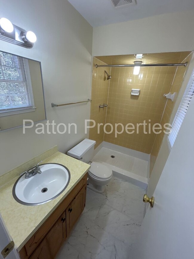 Building Photo - Oak Grove Community