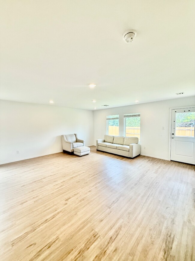 Building Photo - 3733 Palmetto Blf Dr