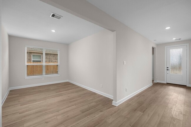 Building Photo - 3210 Banyan Dr