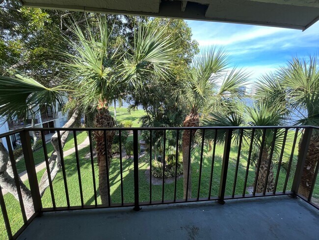Building Photo - TWO BEDROOM TWO BATHROOM WITH LAKE VIEW!!
