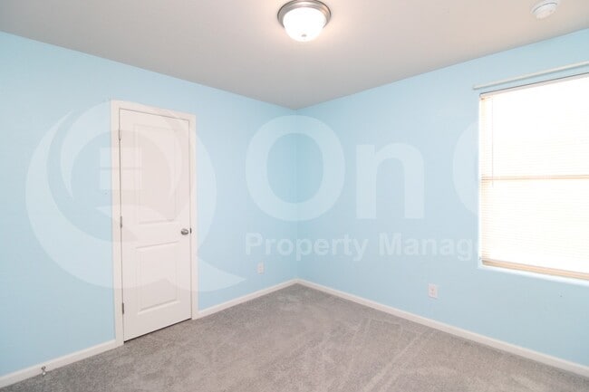 Building Photo - 822 N Navajo Ln