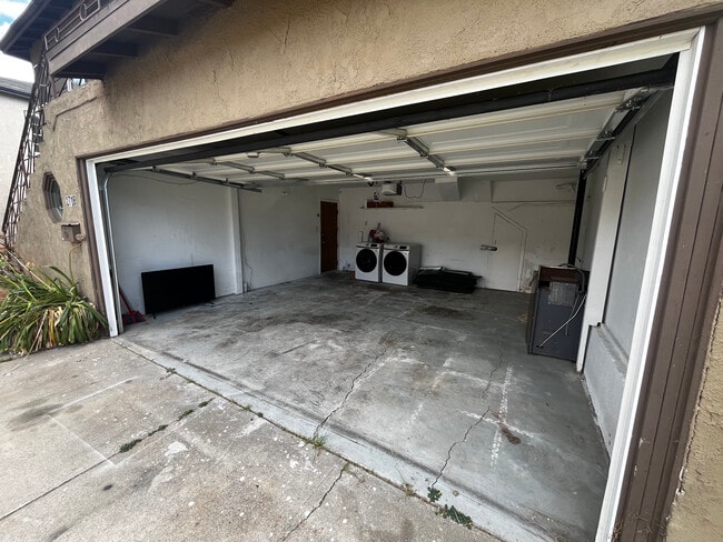 Building Photo - 2716 W 101st St