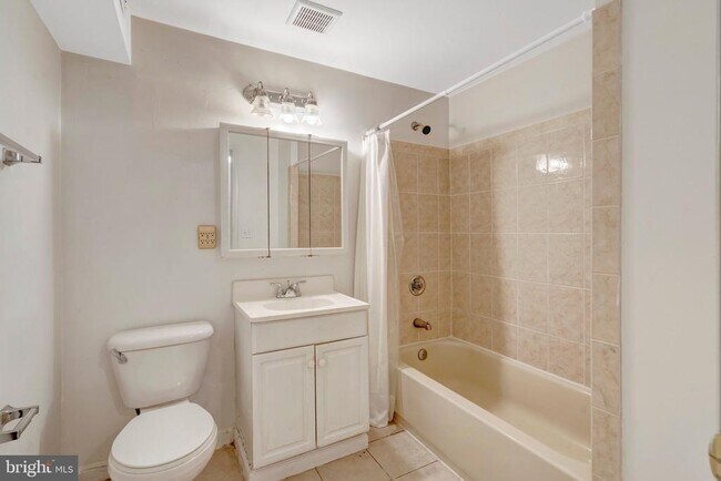 Building Photo - 8916 Braeburn Dr