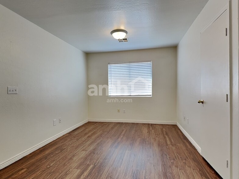 Building Photo - 7519 E Naranja Ave