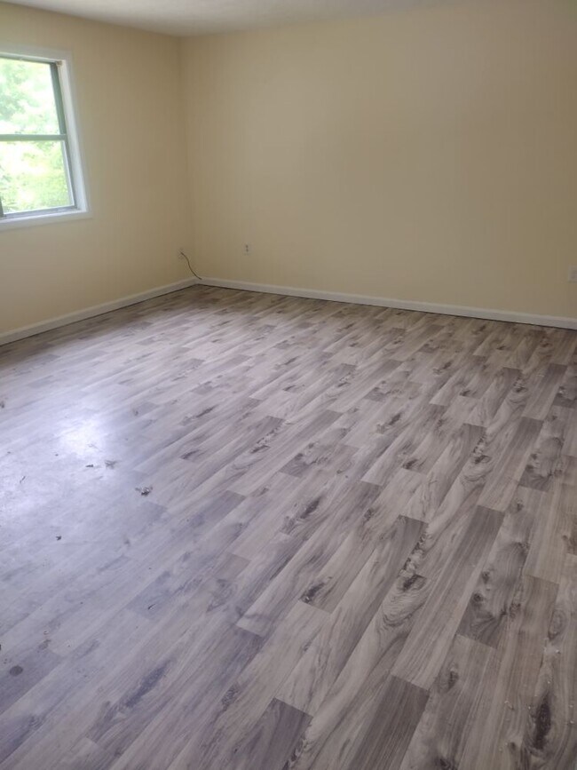 Building Photo - 167 Glen Hill Drive - Duplex
