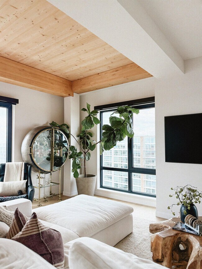 Building Photo - 10 S Paterson St