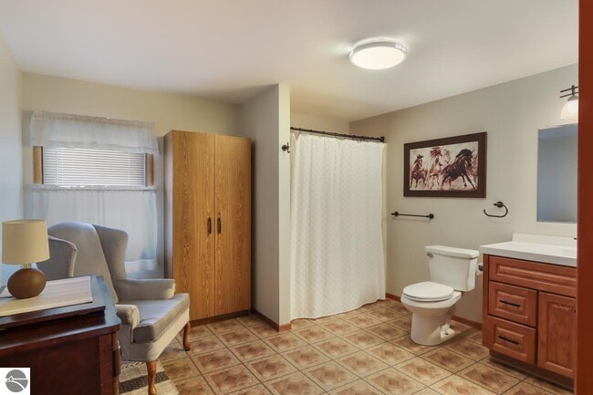 Building Photo - 7079 Hawley Rd