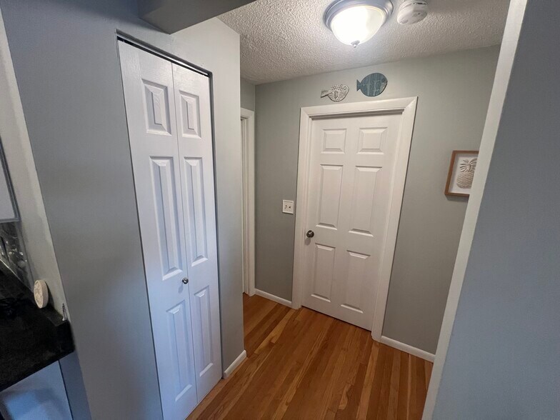 Building Photo - 99 Cluff Crossing Rd