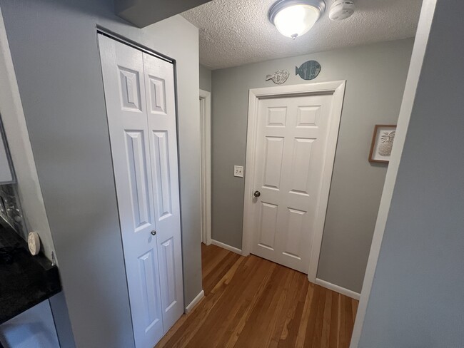 Building Photo - 99 Cluff Crossing Rd