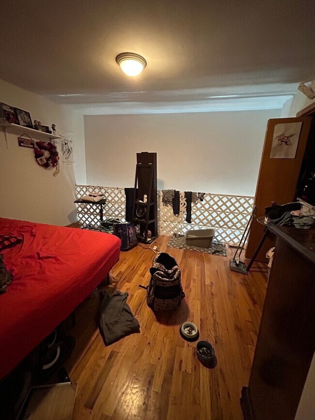 Building Photo - 867 W Buckingham Pl