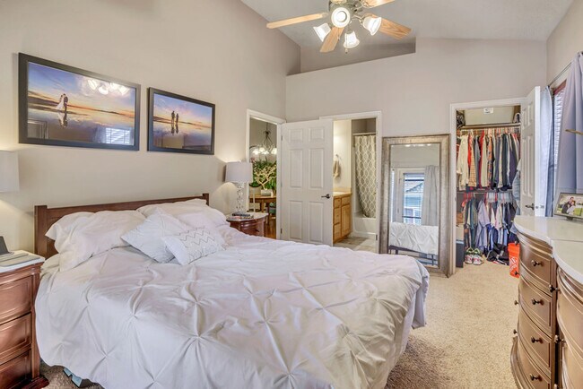 Building Photo - 1068 Canyon Meadow Dr