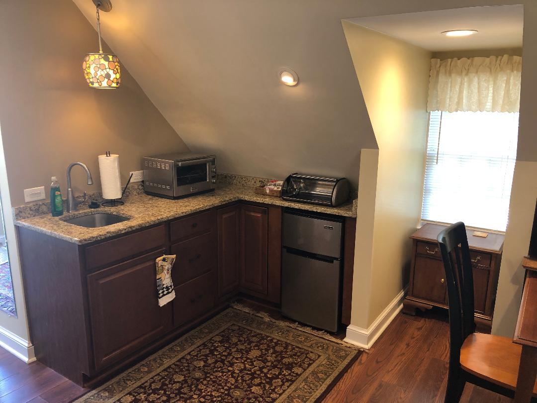 Clean, nice kitchenette. - 5804 Searl Ter