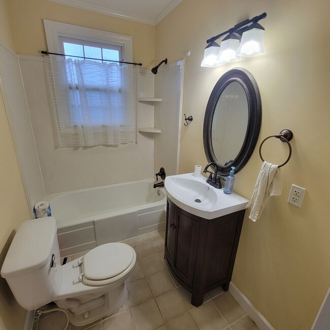 Building Photo - 3/2 Cottage Charmer-Downtown McMinnville, TN