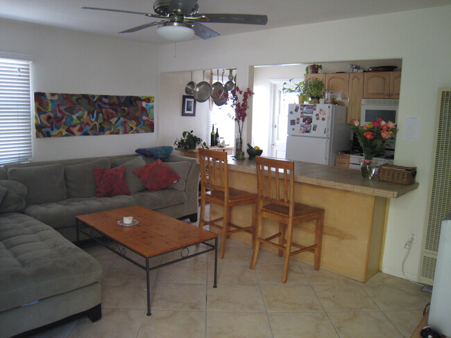 Building Photo - 1064 Sapphire St