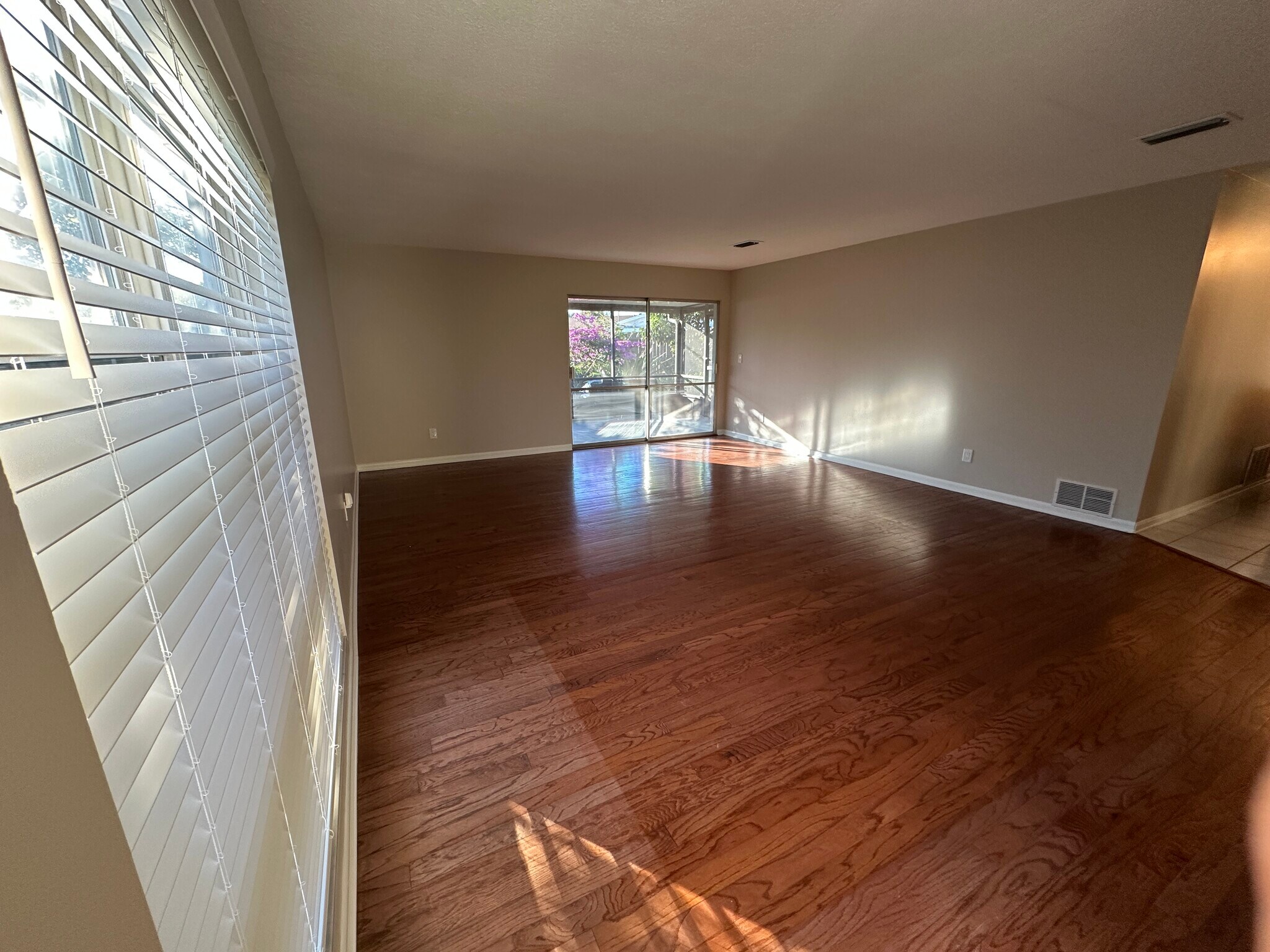 Building Photo - 6524 Voltaire Dr