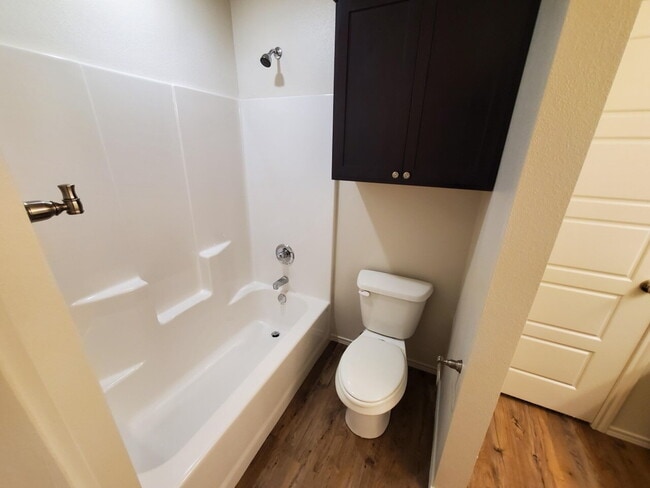 Building Photo - Offering 6 month or 12 month lease /Cooper...