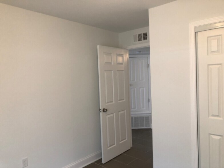 Building Photo - 209 Green Acres Rd