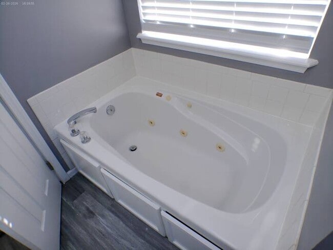 Building Photo - Amazing 4 bedrooms and 2.5 baths raised ranch located in High Ridge Manor on N Winchester Ave in ...