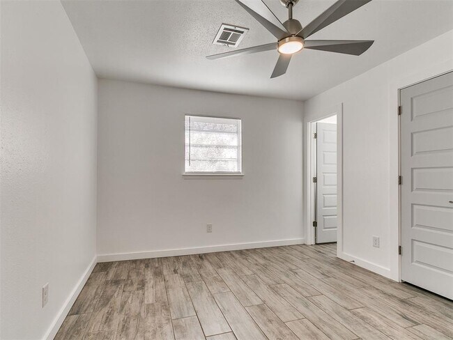 Building Photo - 2808 SW 88th St