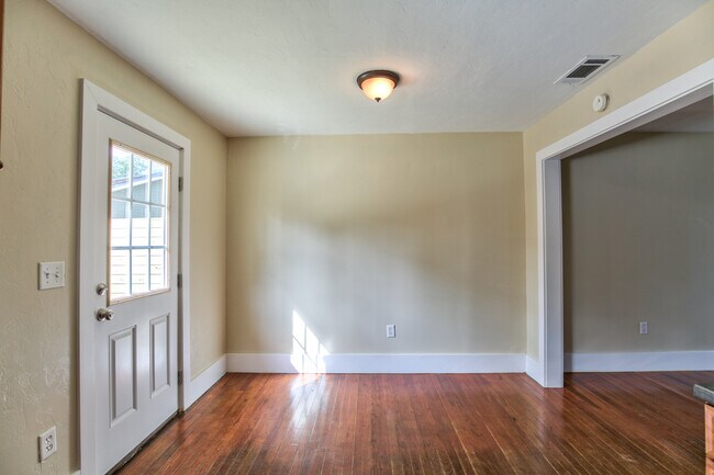 Building Photo - 2002