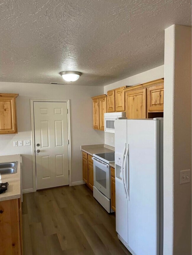 Building Photo - 1260 N 650 W