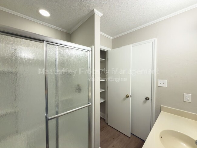 Building Photo - 5865 Branchwood Rd