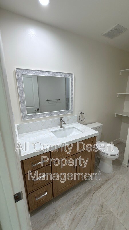 Building Photo - 517 S Mountain View Dr