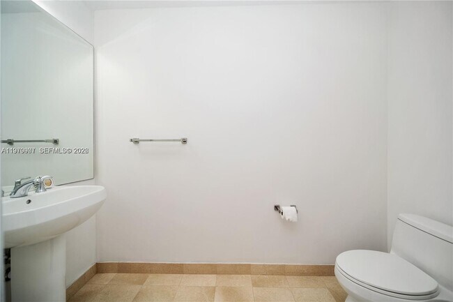 Building Photo - 1060 Brickell Ave