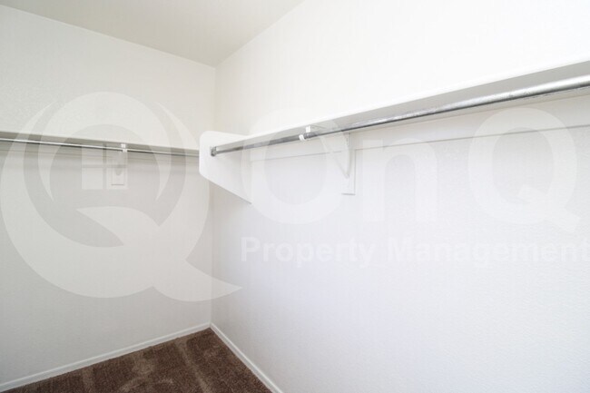 Building Photo - 6333 W Valencia Dr