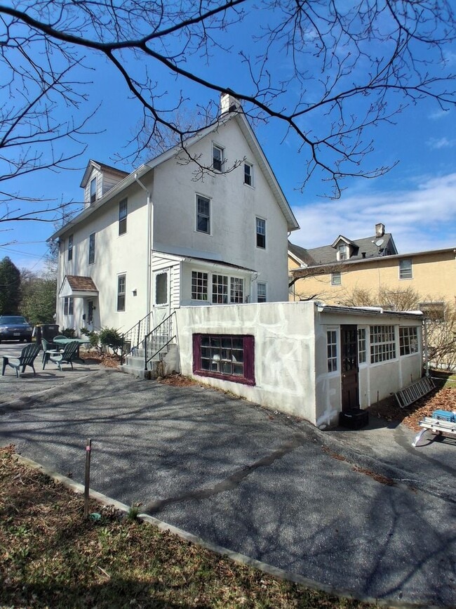 Building Photo - 325 S Valley Forge Rd