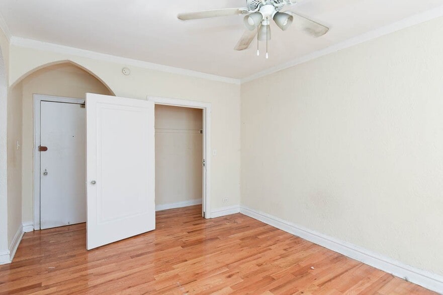 Building Photo - 4838 N Damen Ave