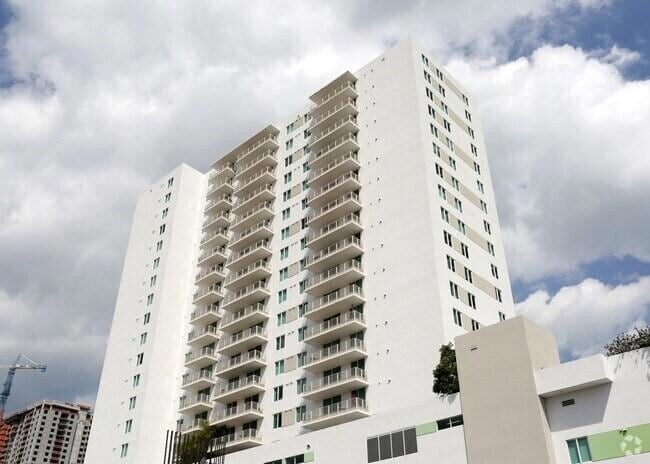 Building Photo - 110 SW 12th St