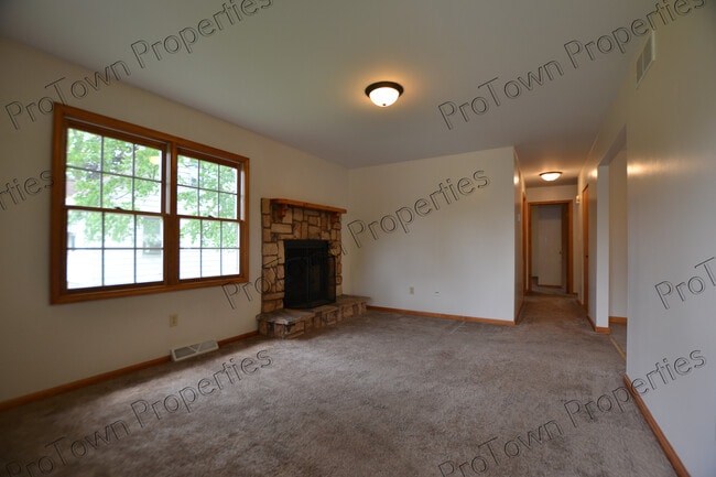 Building Photo - 619 Hays St
