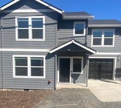 Building Photo - Newer 3 Bedroom Duplex with Gorgeous River Views!