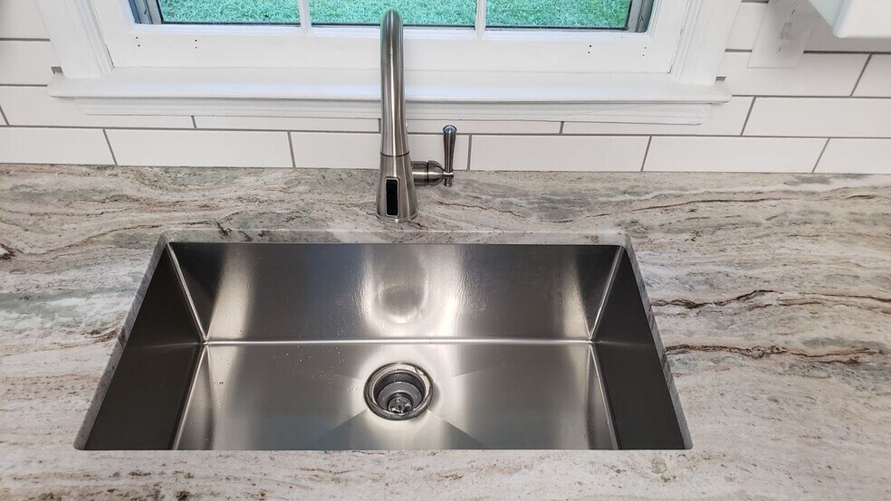 Building Photo - 4270 E Hamill Dr