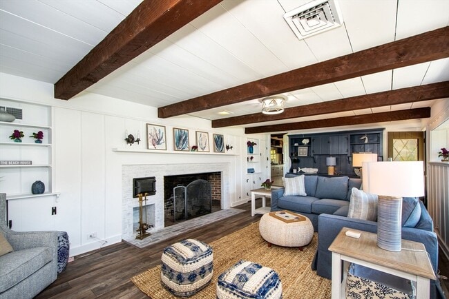 Building Photo - 19 Hobart Ln