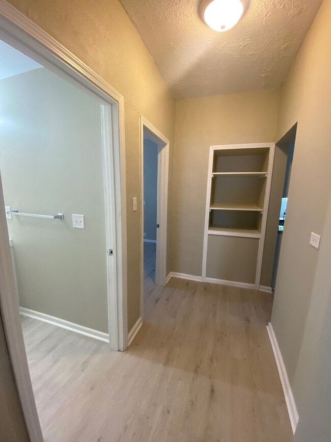 Building Photo - 3 bed 1 bath home in Center Township