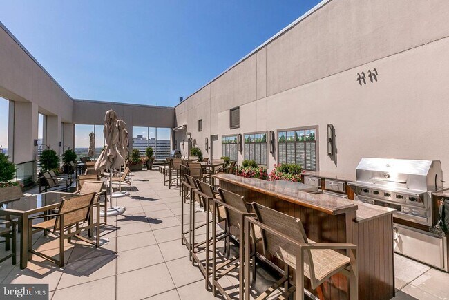 Building Photo - 1111 19th St N