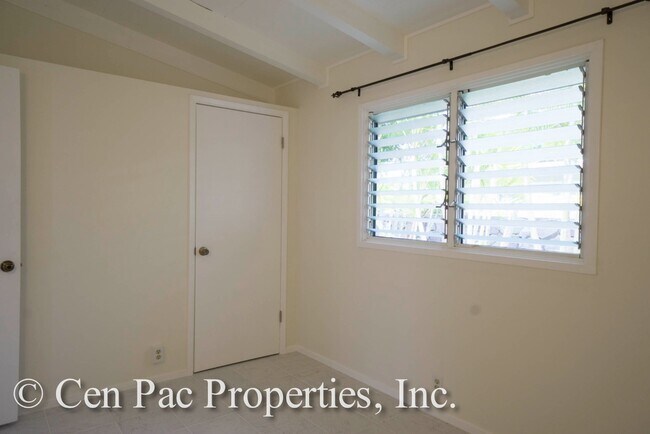Building Photo - 3 Bed, 2 Bath House/Across the Street from...