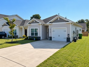 Building Photo - 417 Middlebury Ln