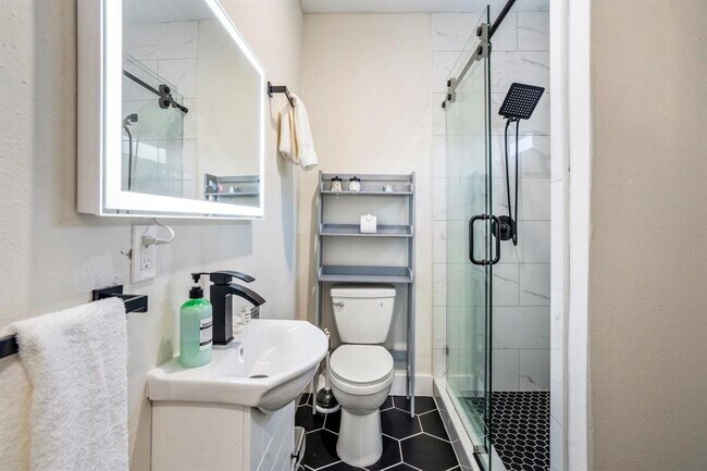 Building Photo - 5 Estelle St