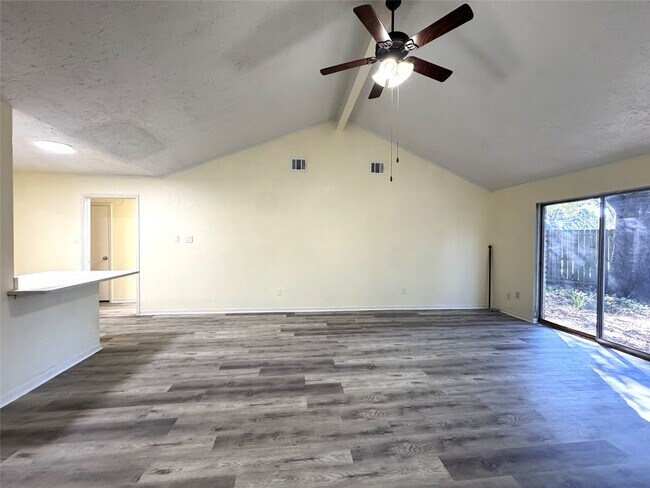 Building Photo - 22611 Braken Carter Ln