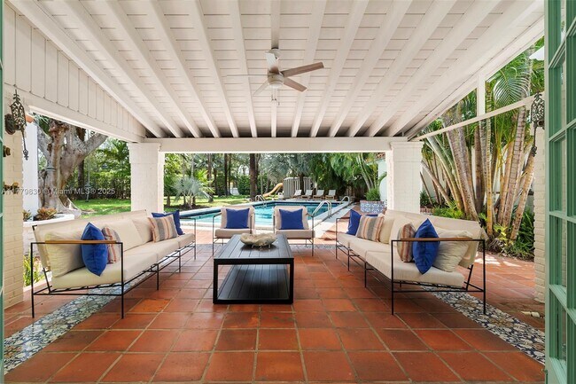 Building Photo - 3500 Flamingo Dr