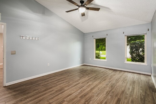 Building Photo - FOR RENT:  4 BEDROOM 2, BATHROOM HOME IN H...