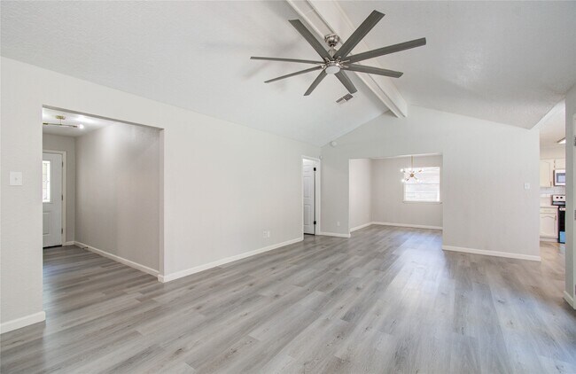 Building Photo - 16610 Cairngorm Dr