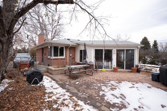 Building Photo - 180 Estes St